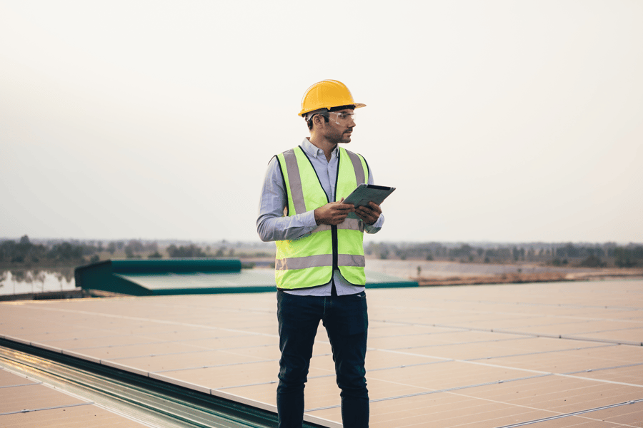 vastgoedeigenaar op het dak